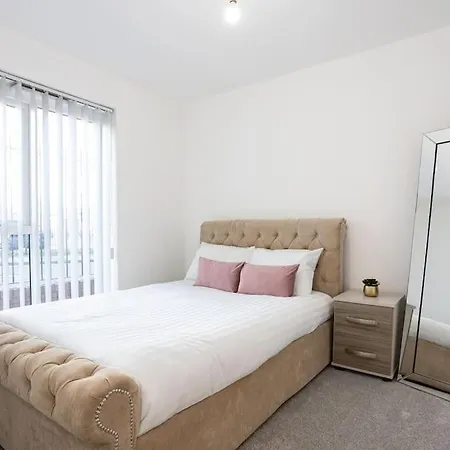 M5 Ordsall - Spacious 2 Bedroom City Apartment-2